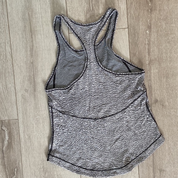Lululemon tank, size 2 - Picture 2 of 3